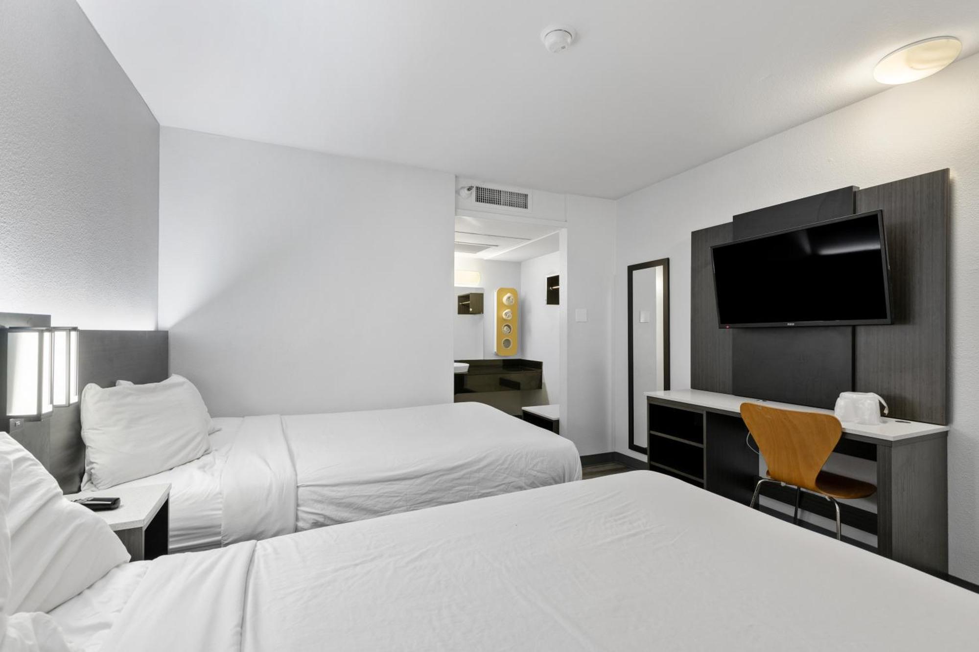 Hotel 6-oceanside, Ca 2*