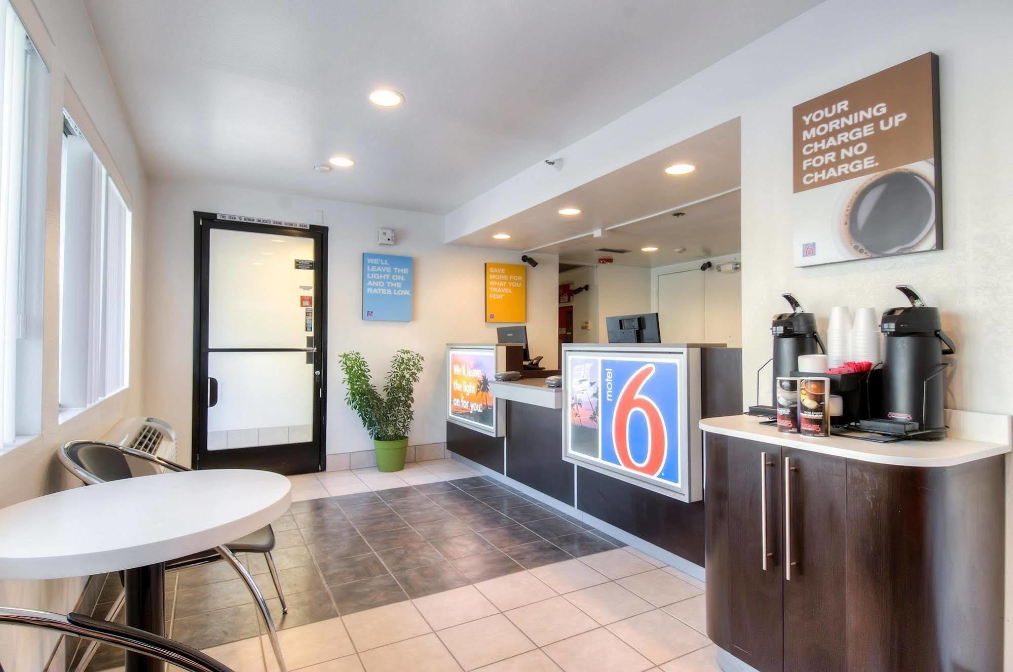 Hotel 6-oceanside, Ca 3*